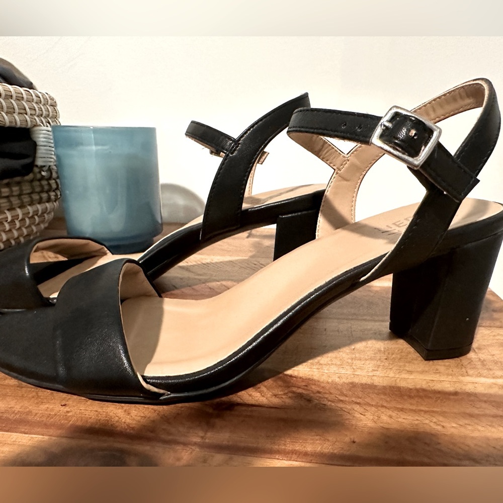 Black Naturalizer Bristol Heeled Sandal (9.5 US)